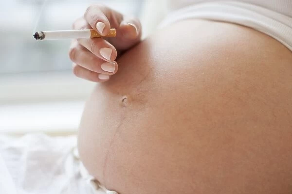 Pregnant woman smoking F008  /  3000