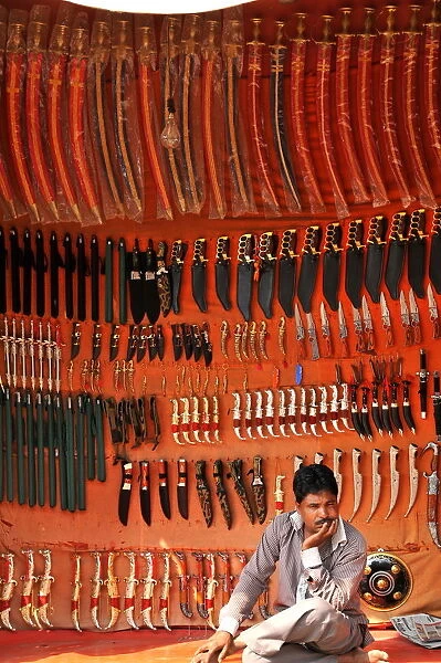 Rajasthani traditional knife seller, Pushkar, Rajasthan, India, Asia