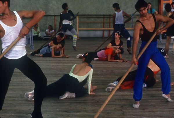 10011491. CUBA Camaguey National dance company in rehearsals
