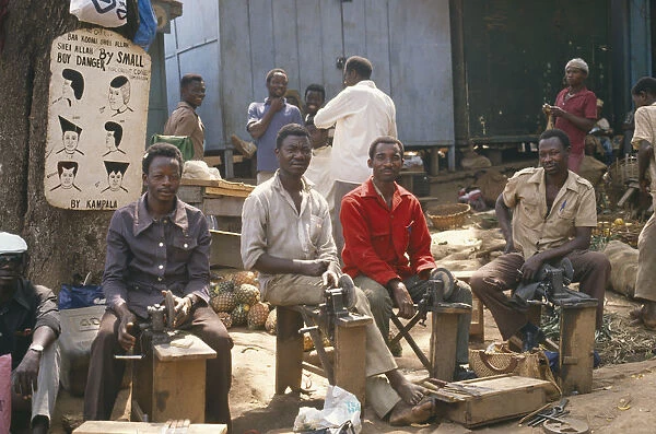 20047662. GHANA Kumasi Knife grinders