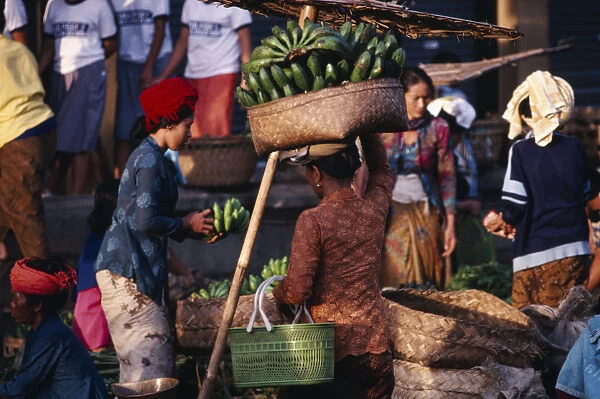 20050151. INDONESIA Bali Ubud Early morning market