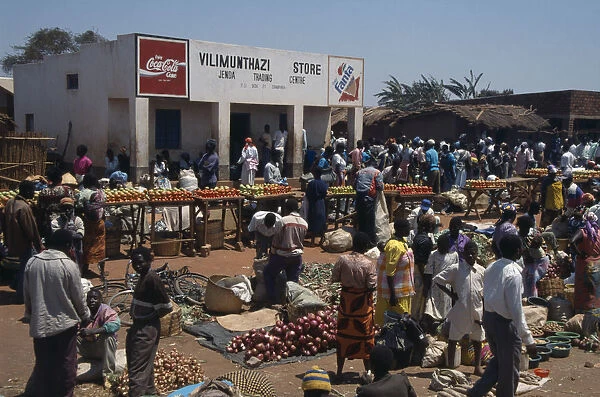 20086550. MALAWI Jenda Crowded market scene fruit