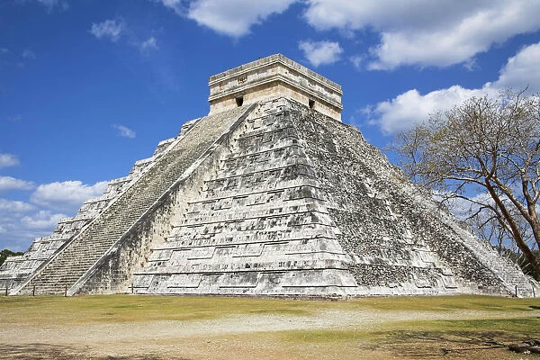 20088733. MEXICO Yucatan Chichen Itza El Castillo Pyramid of Kukulkan