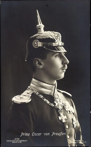 Ak Prince Oscar of Prussia, NPG 2152, Uniform, Merite Order, Pickelhaube (b  /  w photo)