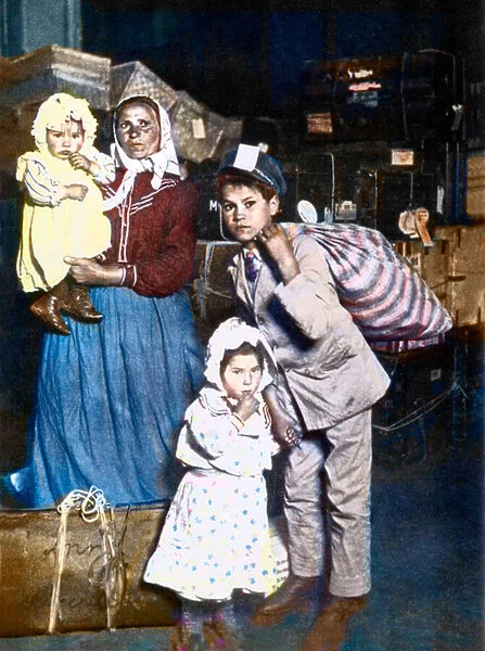 Arrival of a family of Italian immigrants to Ellis Island (New York