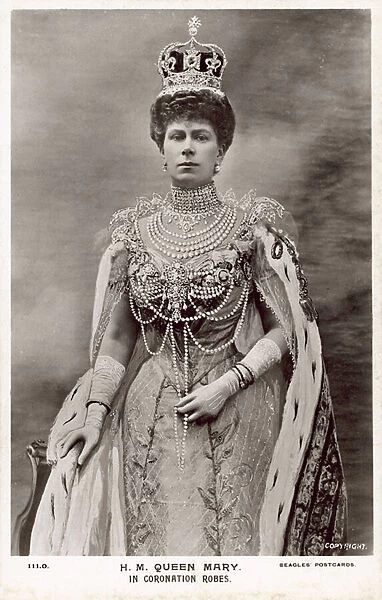 Queen Mary, consort of King George V, in Coronation robes, 1911 (b  /  w photo)