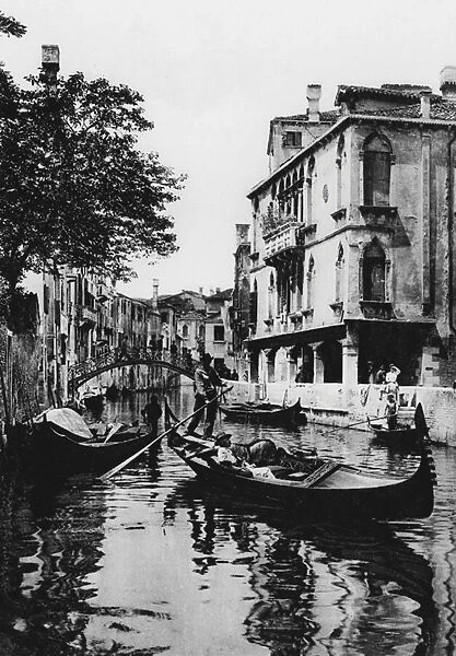 Venezia, Rio Priuli (b  /  w photo)