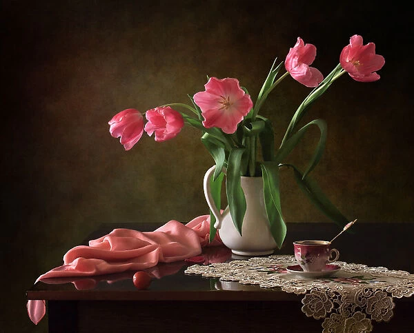 С розовыми тюльпанами