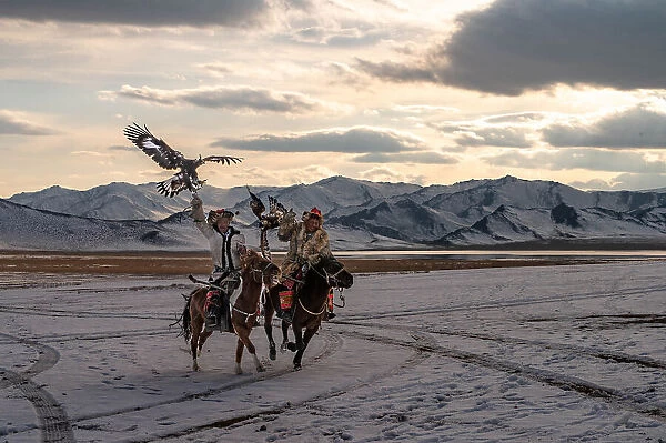 eagle hunter mongolia