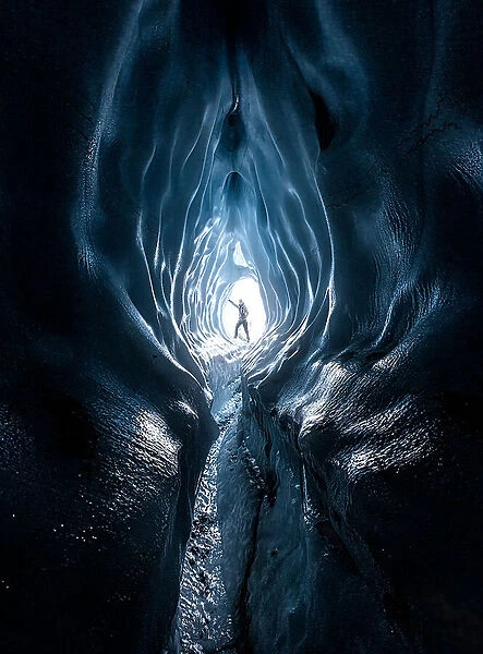 Ice Cave. Yun Thwaits