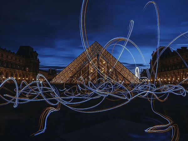 Light painting at Louvre Museum