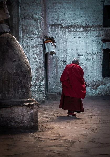 The Monk in Tripadvisor Temple（Tibet）