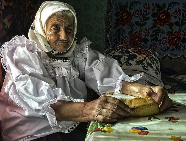 Old woman. Andrei Nicolas - The Traveler