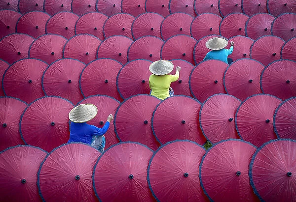 Paint Umbrellas Together