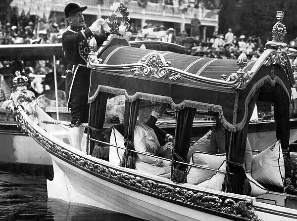 Queen Mary and Princess Mary on the Royal Barge during the Henley Regatta, Oxfordshire