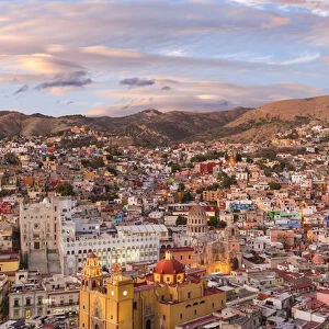 Mexico, Guanajuato. Overview of city. Credit as: Don Paulson / Jaynes Gallery / DanitaDelimont