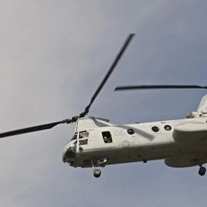 USA, California, CA, Los Angeles. Chinook helicopter flies in to Naval Air Weapons