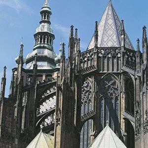 Czech Republic, Prague, Castle Hill (Hradcany), St Vitus Cathedral, detail of architecture