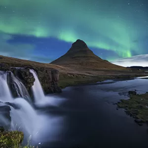 Northern Lights at Kirkjufell mountain, Iceland