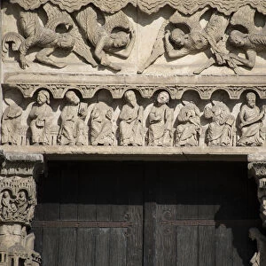 Cathedrale de chartres, lintel of the bay on the left of the royal gate, ten apotres