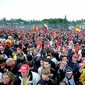 2005 San Marino Grand Prix. Imola, Italy. 22-24th April. Formula One Fans. Atmosphere. World Copyright: Lorenzo Bellanca/LAT Photographic
