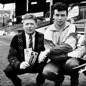 Alan McLaren flanked by manager Alex MacDonald and Chairman Wallace Mercer football